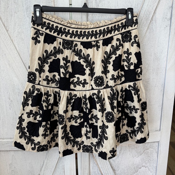 ANTHROPOLOGIE A-Line Flounce Mini Skirt Size M Embroidered Floral Black Tan - Picture 2 of 7